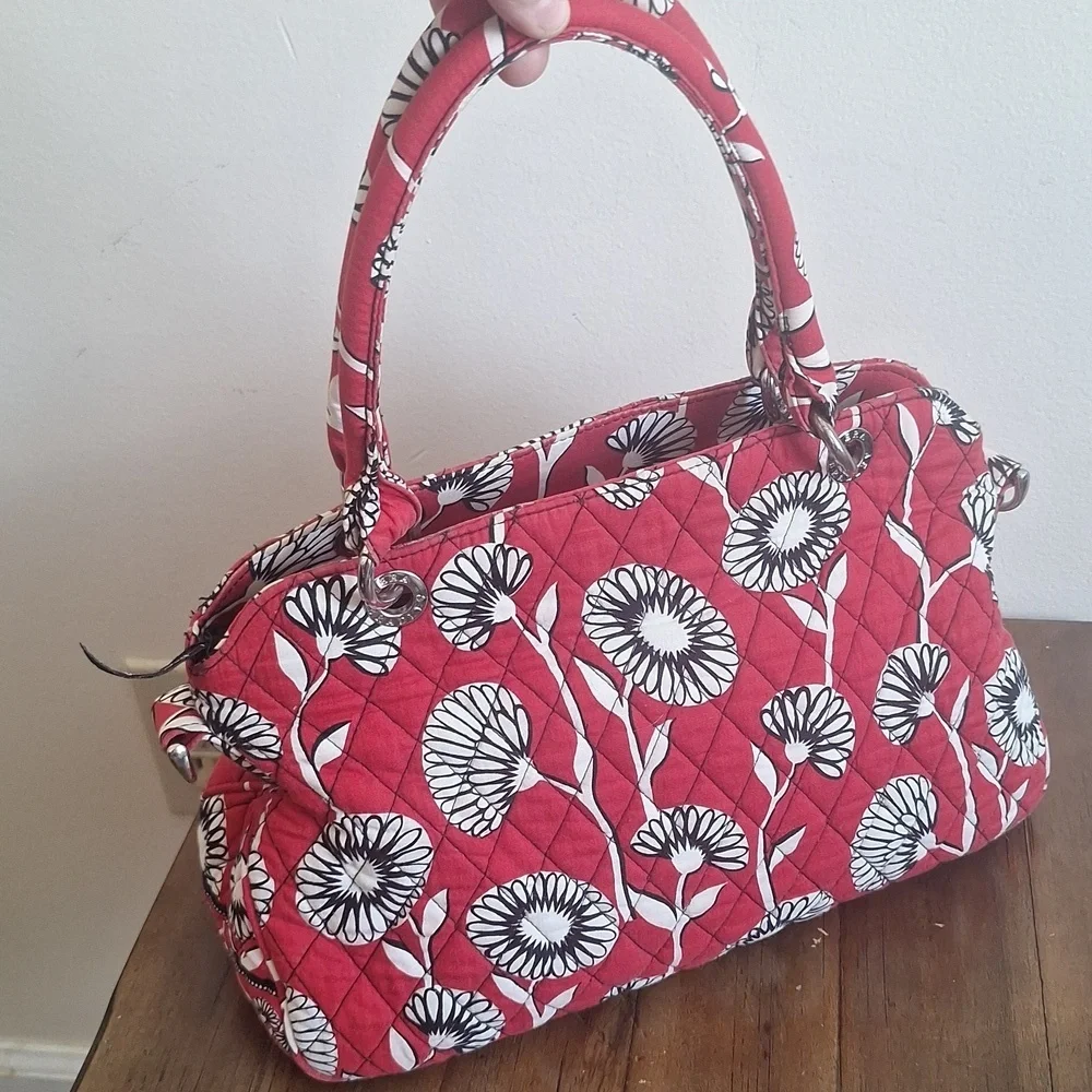Vera Bradley Sophie Bag Deco Daisy Red White Black Floral Quilted Shoulder Bag